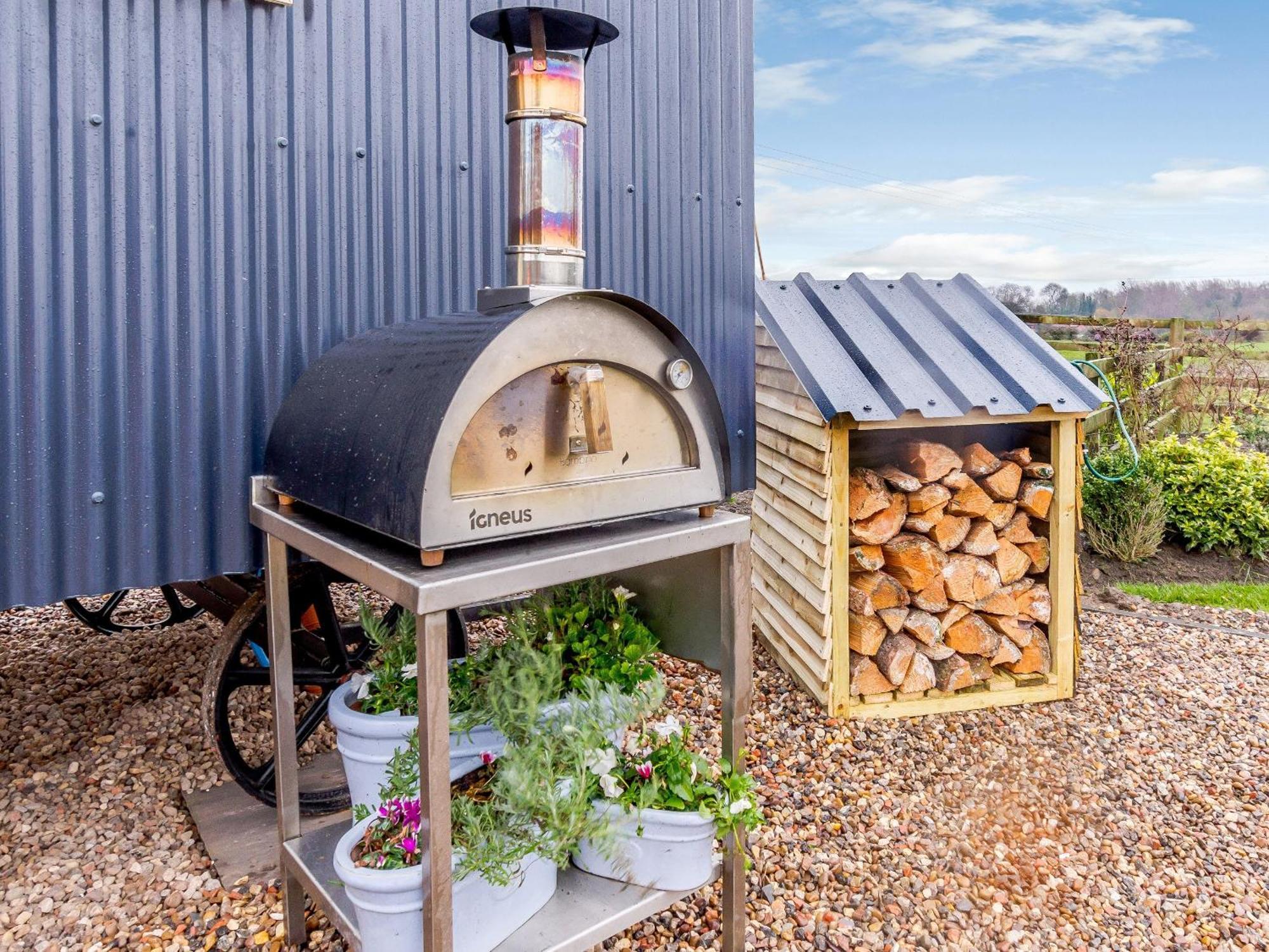 The Lambing Shed Ryhill Exterior foto